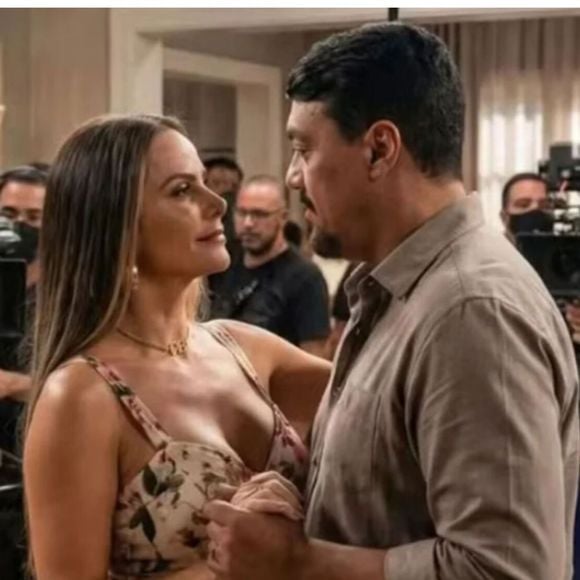 Belo e Viviane Araújo gravam cena de quase beijo na novela 'Três Graças'