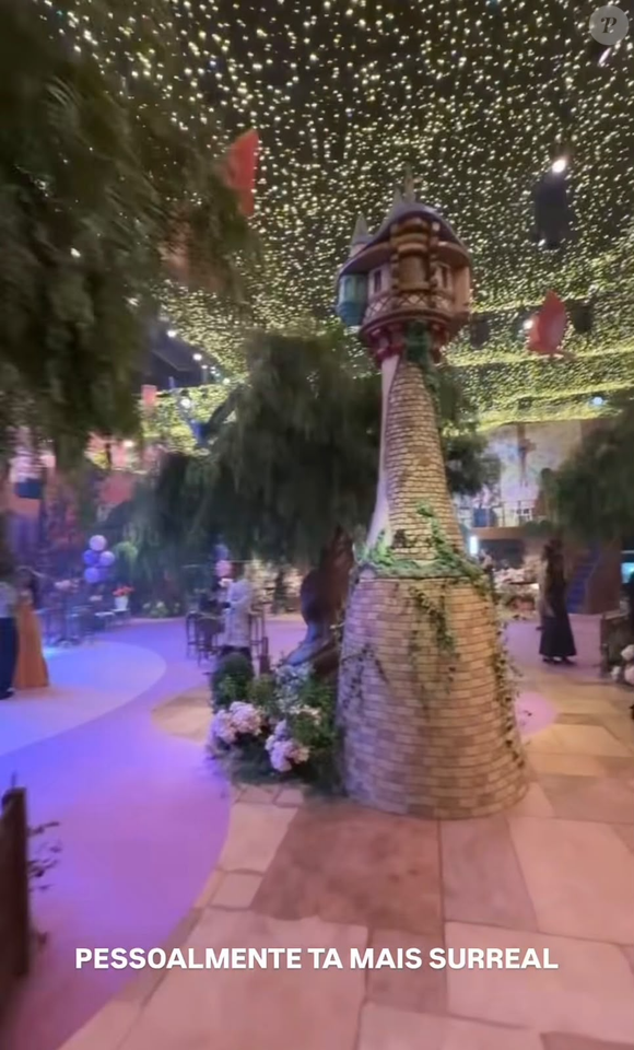 O universo de Rapunzel tomou conta da festa de aniversário de Maria Flor. Para celebrar os 4 anos da filha de Virginia Fonseca e Zé Felipe, a decoração apostou em tons de rosa, lilás, dourado e creme, com estruturas monumentais e referências ao filme 'Enrolados'