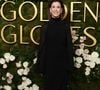 Fernanda Torres usou um look do estilista belga Olivier Theyskens