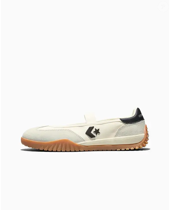 Até o fechamento desta matéria, o modelo Run Star Trainer Ballet Flat Bege estava disponível no site da Converse no Brasil por R$ 549,90