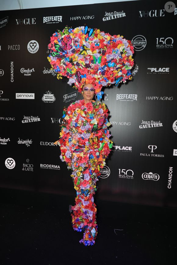 Look extravagante de Thaila Ayala foi reutilizado por Thaila Ayala