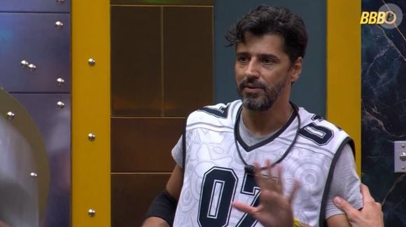 Quando saiu do confessionário, Alberto Cowboy revelou estar bem e explicou que esse é um problema antigo