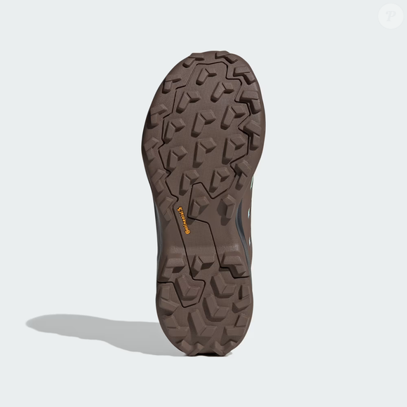 O Tênis Terrex Skychaser AX5 GORE-TEX Caminhada também conta com solado de borracha Continental™, desenvolvido para oferecer tração em raízes, pedras e solo firme