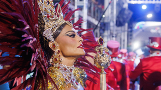 Juliana Paes desfalca desfile comemorativo da Viradouro, dá explicação vaga sobre motivo e é substituída às pressas