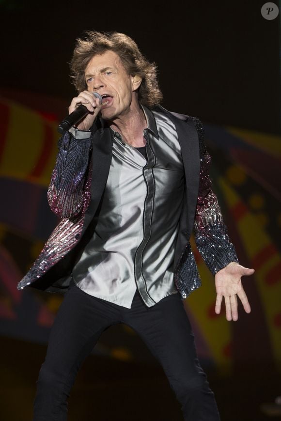 "Acho que, infelizmente, depois de certa idade, não dá mais para beber e usar drogas em excesso", garante Mick Jagger
