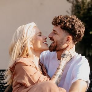 Karoline Lima e Léo Pereira retomaram o relacionamento após cerca de dois meses separados e já estão viajando