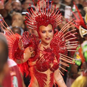 A fantasia de Virgínia Fonseca mudou 'ao vivo' na Sapucaí: estreante, influenciadora tirou costeiro para fiar mais confortável