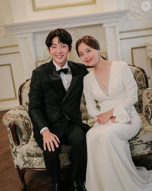 Em 'Flower of Evil', Cha Ji-won é uma detetive de homicídios que acaba suspeitando do marido diante de uma investigação