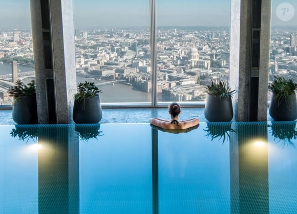 Localizado dentro do The Shard, o Shangri-La The Shard é um hotel de luxo com vista panorâmica de Londres e 202 quartos e suítes