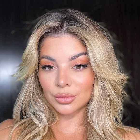 Transformações no rosto de Gkay começaram sutis, com harmonização e preenchimentos