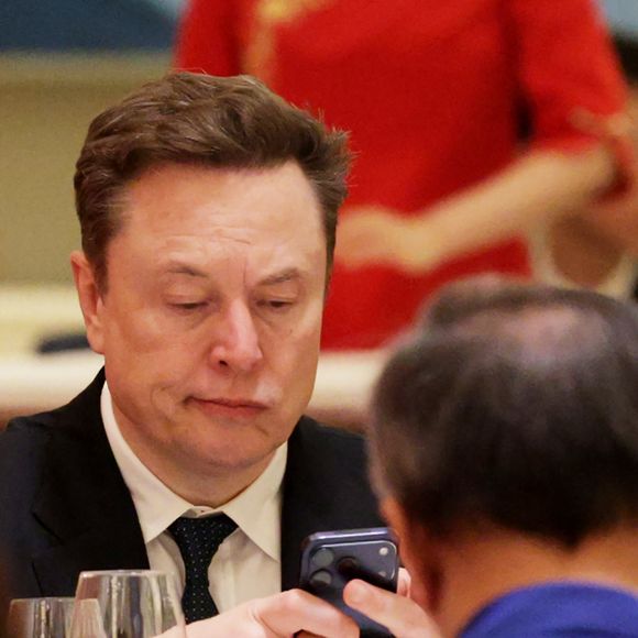 A internet foi à loucura depois que um vídeo feito por inteligência artificial colocou Virgínia Fonseca e Elon Musk em uma cena romântica fictícia