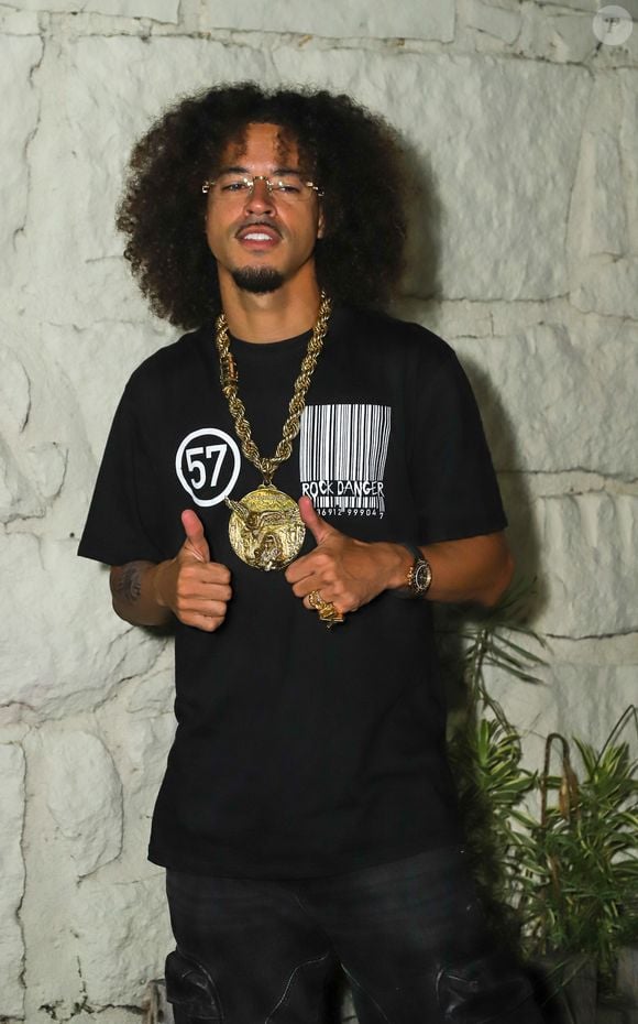 Festa de 32 anos de Anitta contou com a presença do rapper L7nnon