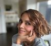 Para manter uma saúde tão excelente e uma moral inabalável aos sessenta anos, a atriz repensou completamente sua rotina diária, colocando seu bem-estar no centro de suas prioridades.