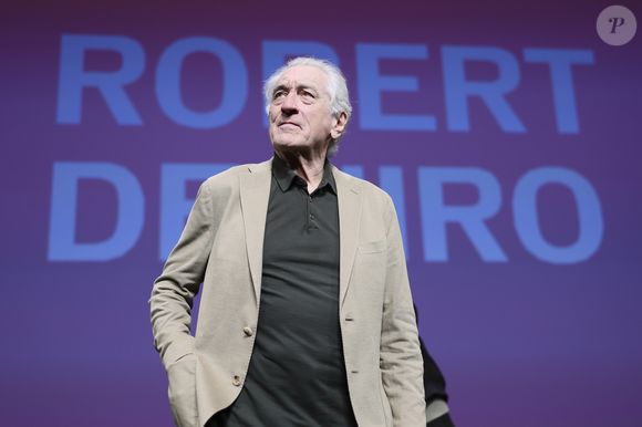 Em entrevista à BBC Radio, De Niro afirmou que o fator determinante para manter-se ativo é a consistência. O ator treina entre três e seis vezes por semana, ajustando a intensidade conforme o ritmo das gravações e sua condição física