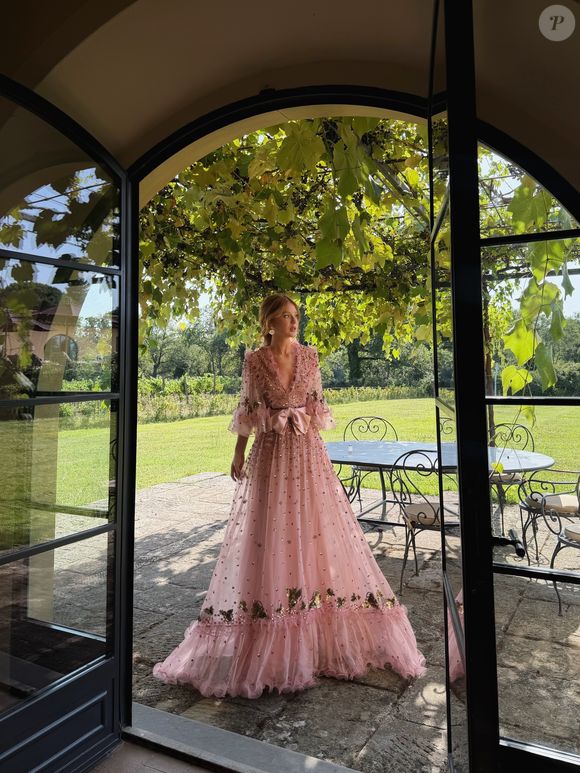 O vestido de Marina Ruy Barbosa é da grife Maison Valentino