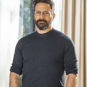 Em 'Vale Tudo', o ator Caco Ciocler entra na trama e fará par romântico com Celina (Malu Galli).