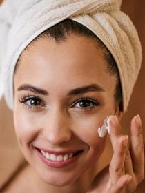 Miriam Arenas, farmacêutica, sobre o creme Nivea: 'Existem peles muito secas, com a barreira cutânea bastante danificada, que já usaram o produto e tiveram bons resultados. Mas isso não significa que ele vá funcionar da mesma forma em todos os tipos de pele'