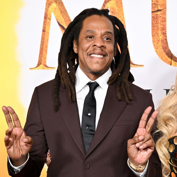 Jay-Z, uma das atrações mais aguardadas do Rock in Rio, cancelou cerca de um mês antes do festival alegando motivos pessoais. O Maroon 5 assumiu o palco, mais uma vez salvando um line-up no susto