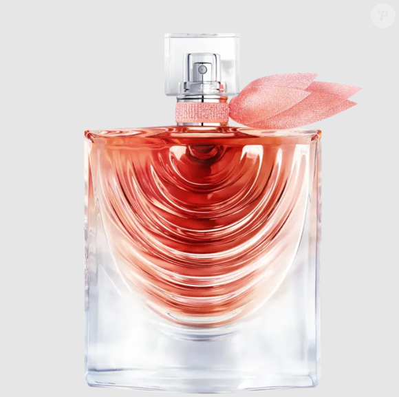 Perfume La Vie Est Belle Iris Absolu traz a intensidade dos acordes de íris em sua composição.