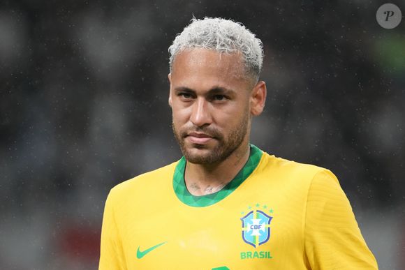 Neymar negou aborrecimento com a mudança temporária da sogra, mãe de Bruna Biancardi, para tripla mansão da família