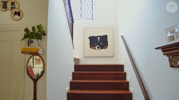 Mansão tem dois andares, sendo que o superior abriga os quartos da família