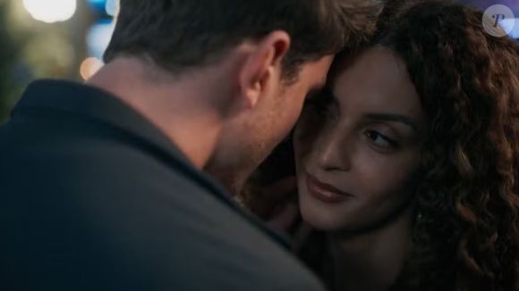 Viviane (Gabriela Loran) revela para Leonardo (Pedro Novaes) que é uma mulher trans no capítulo de 22 de novembro da novela Três Graças