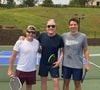 Roberto Justus em quadra de pickleball, dentro do condomínio onde está a fazenda do empresário