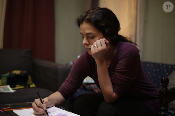 Bahar segue sem acreditar no filho, Doruk, que garantiu que seu pai, Sarp/Alp, está vivo na novela 'Força de Mulher'