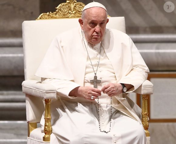 2023: Papa Francisco recita o Santo Rosário em uma oração pela paz na Ucrânia e outras partes do mundo afetadas pela guerra