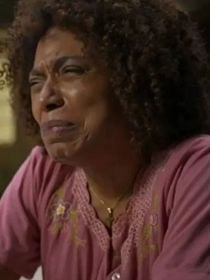 Jussara morre na novela 'Dona de Mim'? Grave problema no coração coloca evangélica entre a vida e a morte; em pânico, Marlon clama a Deus pela recuperação da mãe