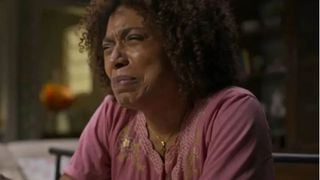 Jussara morre na novela 'Dona de Mim'? Grave problema no coração coloca evangélica entre a vida e a morte; em pânico, Marlon clama a Deus pela recuperação da mãe
