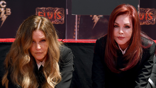 Viúva de Elvis Presley é acusada de matar a própria filha, Lisa Marie, para ficar com herança do cantor. Entenda o caso!