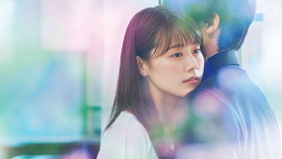 'Me Encontre Depois da Escola': uma professora substituta enfrenta pressão do namorado que quer se casar, enquanto um aluno passa a se aproximar dela, gerando conflitos e complicações