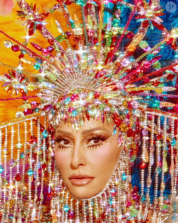 Sabrina Sato escolheu uma fantasia vibrante para combinar com o enredo 'Macumbembê, samborembá', que homenageia o artista Heitor dos Prazeres