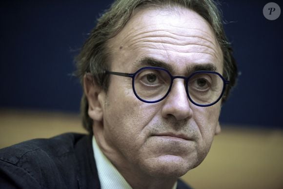 Angelo Bonelli foi eleito em 2022 pelo distrito de Imola, comuna da Itália com 64 mil habitantes. É aí que Andressa Urach entra na história