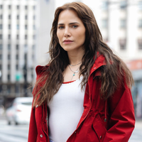 Achei na Zara: 5 botas chelsea da protagonista Letícia Colin em 'Quem Ama, Cuida', novela da TV Globo substituta de 'Três Graças' após o 'BBB 26'