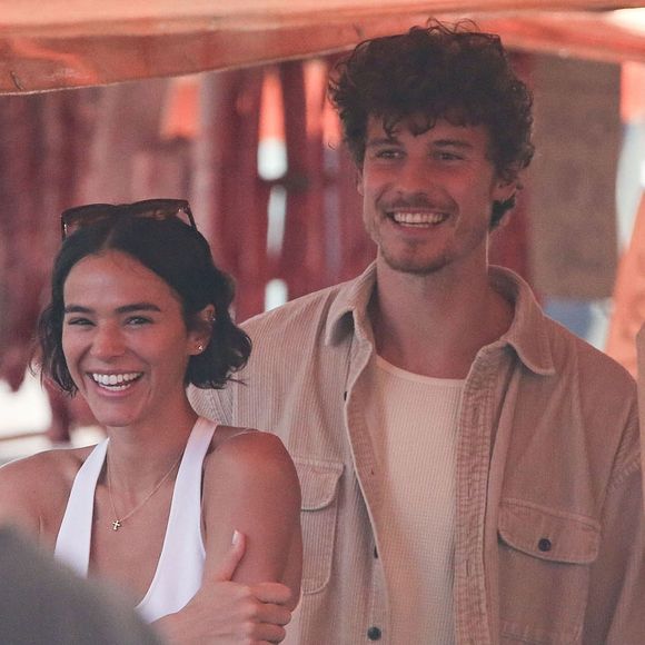 Já virou da família! Shawn Mendes faz passeio tipicamente brasileiro com Bruna Marquezine e detalhe agita fãs. Veja mais de 20 fotos do casal