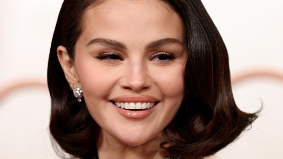 O lip combo queridinho de Selena Gomez cria um efeito de volume natural impressionante e requer apenas 3 produtos