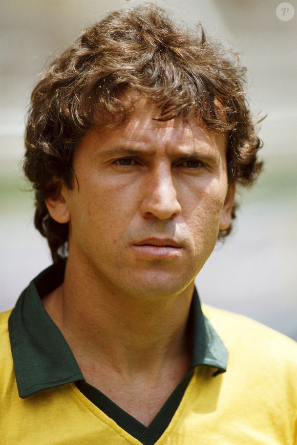 Zico é amplamente considerado um dos maiores jogadores da história do futebol e o principal craque brasileiro a nunca conquistar uma Copa do Mundo. Ele disputou três edições como jogador (1978, 1982 e 1986), acumulando 14 jogos, 5 gols e um legado de 'futebol arte'