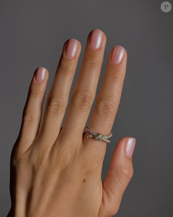 Alguns tons de rosa são simplesmente encantadores, como este rosa claro com acabamento perolado