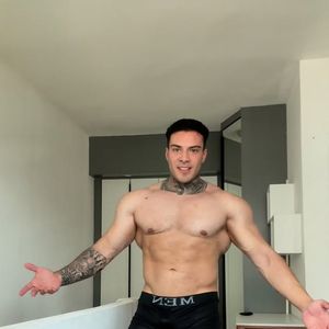 Rafa Marttinz é conhecido no universo +18 pelo membro avantajado