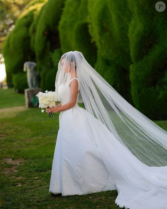 Franciny Ehlke escolheu um vestido de noiva clássico