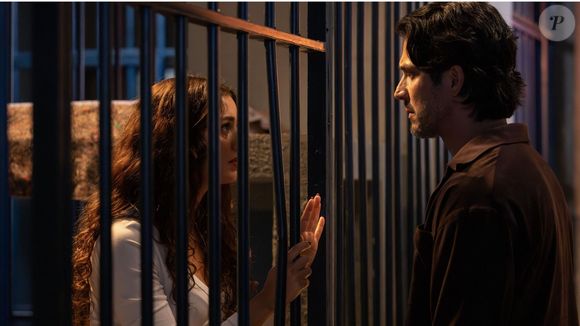 Paulinho (Romulo Estrela) promete a Gerluce (Sophie Charlotte) que não deixará nada acontecer com Joélly (Alana Cabral) e Lígia (Dira Paes).