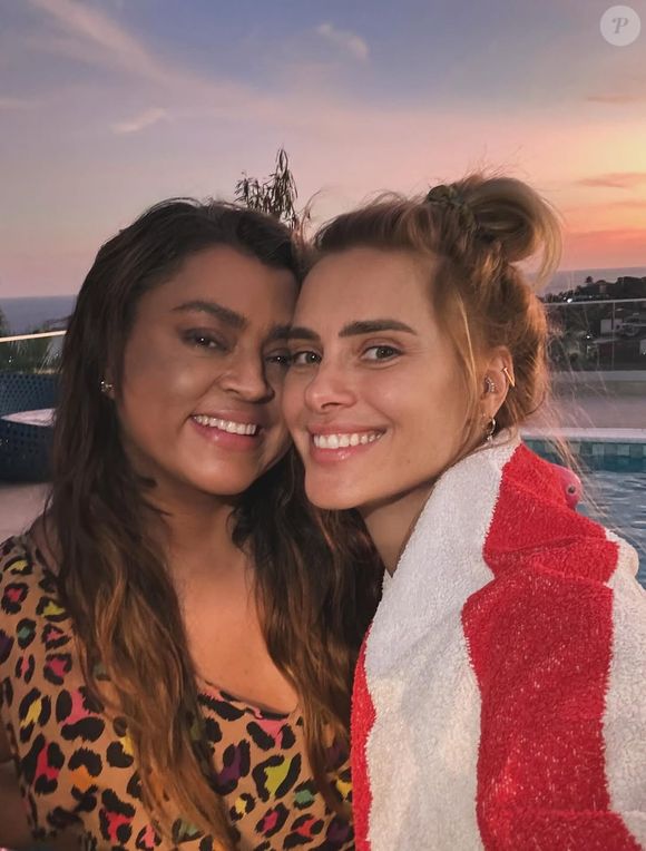 Carolina Dieckmmann prestou uma homenagem comovente a Preta Gil nesta quarta-feira (20): ‘É sorrindo também que te vejo, escuto sua gargalhada daqui’