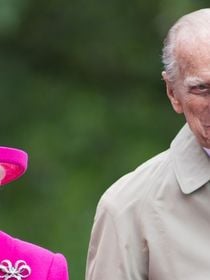 Rainha Elizabeth II não estava no leito de morte do marido, Príncipe Philip, revela livro inédito: 'Partiu sem se despedir'