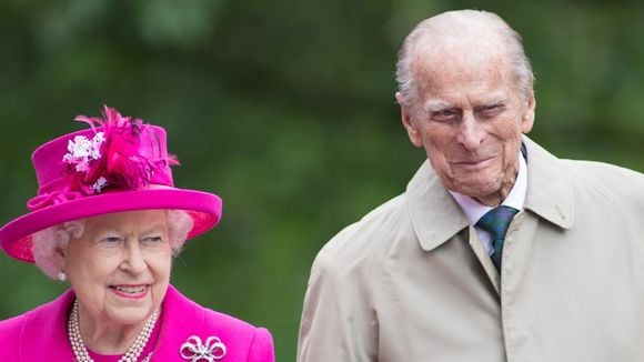 Rainha Elizabeth II não estava no leito de morte do marido, Príncipe Philip, revela livro inédito: 'Partiu sem se despedir'