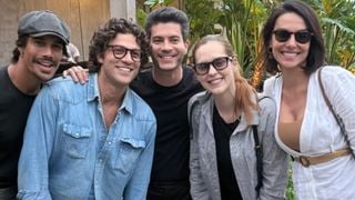 'Lua Blanco, nós sabemos o quanto você desejou que esse reencontro acontecesse': Arthur Aguiar justifica foto sorrindo com Chay Suede, Sophia Abrahão, Mika e Mel Fronckowiak  no velório da atriz; ator cita lição deixada por ex-namorada