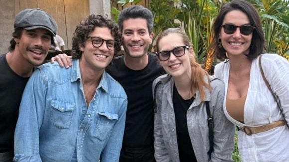 'Lua Blanco, nós sabemos o quanto você desejou que esse reencontro acontecesse': Arthur Aguiar justifica foto sorrindo com Chay Suede, Sophia Abrahão, Mika e Mel Fronckowiak  no velório da atriz; ator cita lição deixada por ex-namorada