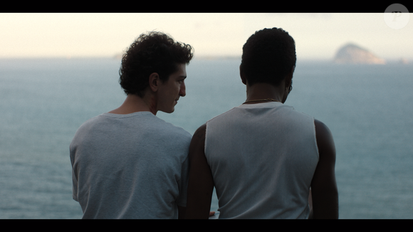 Ícaro Silva vive Raul, drag queen e líder da boate Paraíso, peça central na trama da minissérie da HBO Max