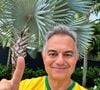 Os ataques contra Marina Ruy Barbosa teriam começado em 17 de outubro, quando seu pai, Paulo Ruy Barbosa, publicou uma foto usando a camiseta da Seleção Brasileira de futebol e fazendo a letra L com as mãos. A atriz comentou a imagem com um emoji de coração
